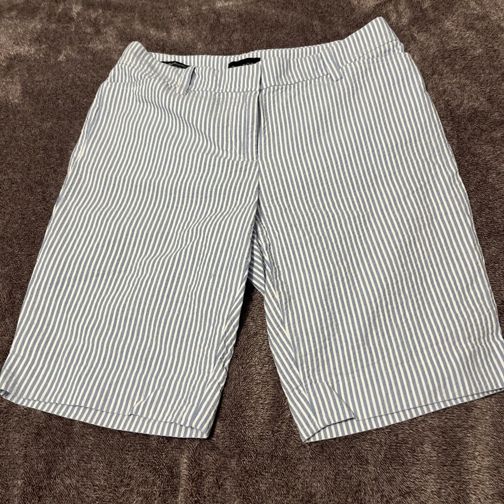 Talbots Chino Shorts Relaxed Blue & White Seersucker Striped Womens Size P9.5